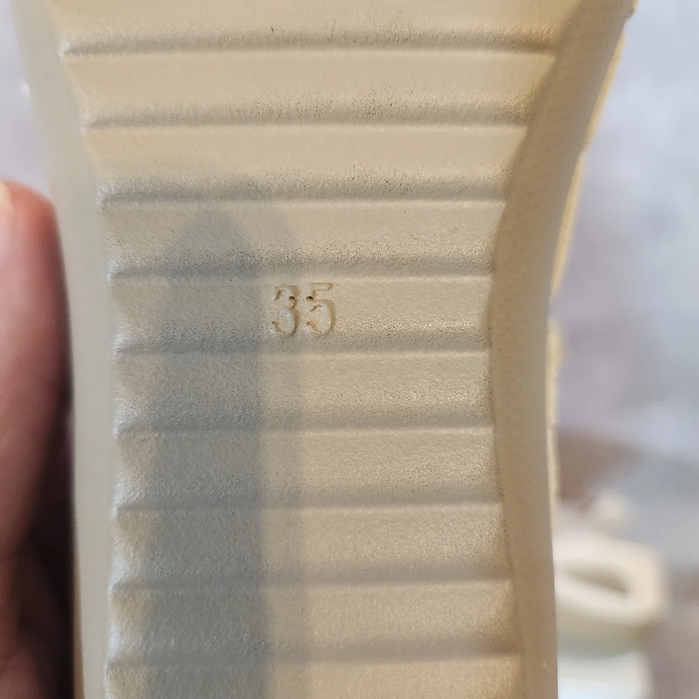 Report Kids White Velcro Strap Sandals‎ Size 35/US 3.5